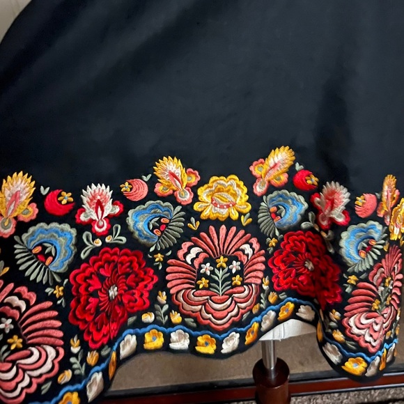 Andrea Javine • Medium • Black • Blouse Embroideries • Multi-Colors Flowers - Picture 14 of 16